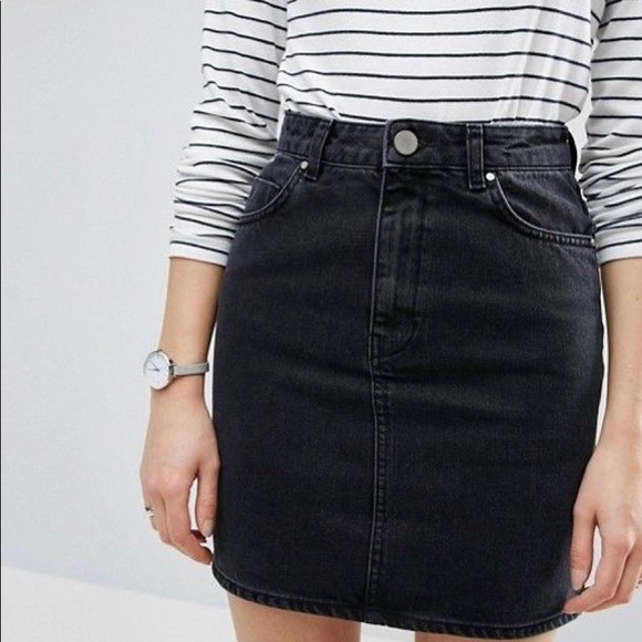 GAP Dresses & Skirts - GAP BLACK DENIM MINI SKIRT REAR SPLIT SZ: 4